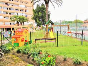 Ο χώρος παιχνιδιού για παιδιά στο APPT Piscines tennis plage parking