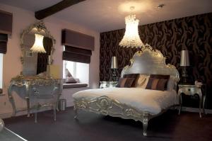 A bed or beds in a room at Grassington House 
