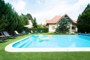 The swimming pool at or close to Villa Oliva Boutique Rooms Zamárdi