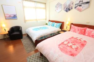 Uma cama ou camas num quarto em Downshifters House