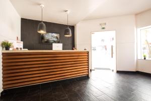 a restaurant with a wooden counter and a door at Residencial Mar e Sol in Costa da Caparica
