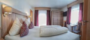 a bedroom with two beds and two windows at Haus Felsneck in Sölden