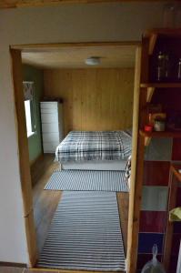 Postel nebo postele na pokoji v ubytování Tiny house Ružēni