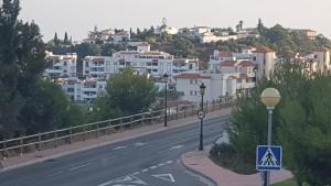 Fotografia z galérie ubytovania Excelente habitación en bonita y tranquila casa en Benalmadena pueblo v destinácii Benalmádena