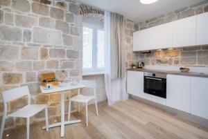 Kuchyň nebo kuchyňský kout v ubytování Mediterra Residence + 12 fotografií