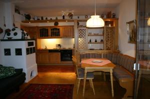 a living room with a table and a kitchen at Fewo Nr. 15 Haus Konradgut in Sankt Lorenzen ob Murau