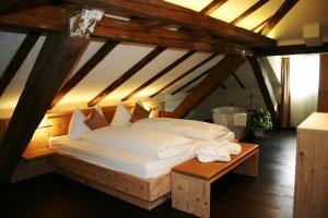 Letto o letti in una camera di Gasthaus zur Waldegg