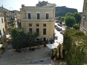 uma vista a partir da varanda de um edifício em Studio with New Fortress view em Corfu Town
