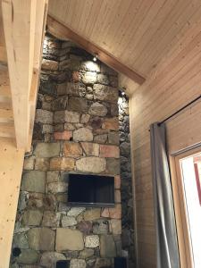 Gîte C 1.2.3 Soleil的电视和/或娱乐中心