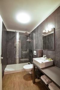 Ванная комната в Logis- Hôtel de la Baie de Wissant & Appartements +37 фотографий