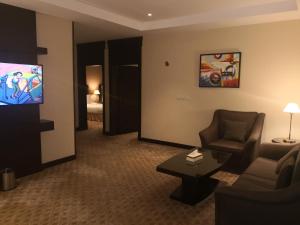 Μια τηλεόραση ή/και κέντρο ψυχαγωγίας στο Beach Inn