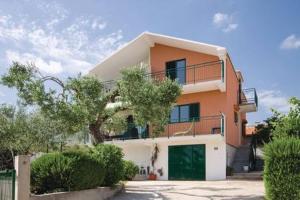 a large building with a balcony on top of it at Mirta in Kastel Novi