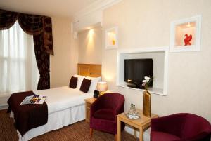 a hotel room with a bed and a tv at Liverpool Inn Hotel, Sure Hotel Collection by Best Western in Liverpool