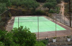 Tenis a/nebo squash v ubytování Phaistos Hotel nebo okolí