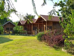 a house with a yard in front of it at Alta Vista Amazon Lodge in Manacapuru