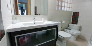 A bathroom at Dalt Vila Salou