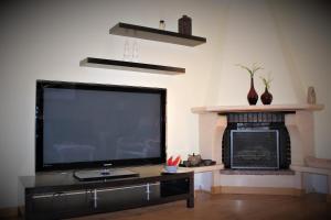 TV a/nebo společenská místnost v ubytování Brito's House