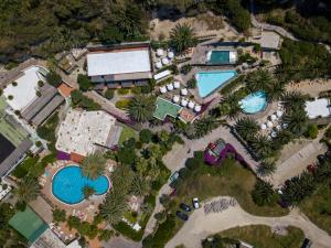 Bazén v ubytování Semiramis Hotel De Charme & Pools nebo v jeho okolí