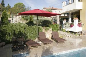 Bazén v ubytovaní Apartments Salatić alebo v jeho blízkosti