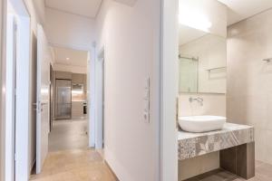 Zdjęcie z galerii obiektu Exquisite HiEnd 3bdr 4th flr Top Kolonaki spot w Atenach