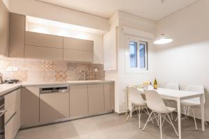 Zdjęcie z galerii obiektu Exquisite HiEnd 3bdr 4th flr Top Kolonaki spot w Atenach