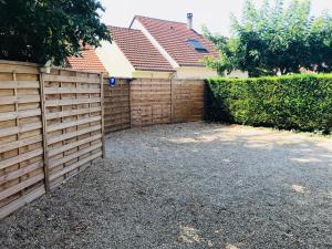 a wooden fence in front of a house at CosyStudio2 Site du Futuroscope in Jaunay-Marigny