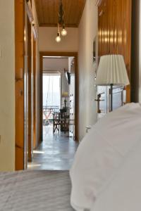 Posteľ alebo postele v izbe v ubytovaní Hydra Port Apartments-Serenity