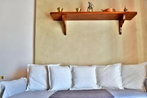 Posteľ alebo postele v izbe v ubytovaní Hydra Port Apartments-Serenity