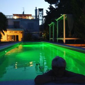 Der Swimmingpool an oder in der Nähe von Mediterranea Luxury House