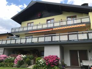 A balcony or terrace at Gästehaus Dullnig