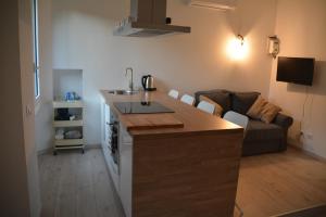 A kitchen or kitchenette at Maison SAGM&C Még 10 kép