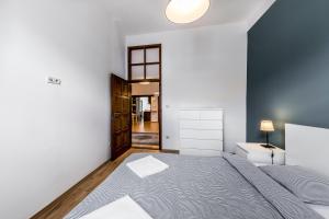Postel nebo postele na pokoji v ubytování French Touch Apartment with Free Parking