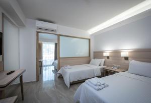 Ein Bett oder Betten in einem Zimmer der Unterkunft Gouves Waterpark Holiday Resort
