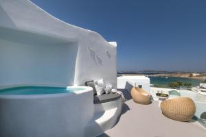 Bazén v ubytovaní Lilly Residence-All Sea View Suites, Adults Only alebo v jeho blízkosti
