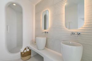 Kúpeľňa v ubytovaní Lilly Residence-All Sea View Suites, Adults Only