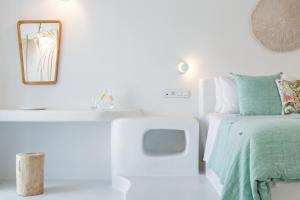 Posteľ alebo postele v izbe v ubytovaní Lilly Residence-All Sea View Suites, Adults Only