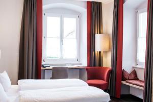 Letto o letti in una camera di Hotel Gasthof Lamm