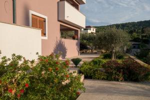 Foto dalla galleria di Amaryllis residence, apartment Diana & Deluxe rooms with shared kitchen a Veli Lošinj (Lussingrande)