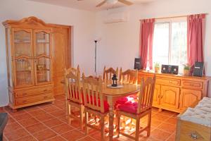 TV a/nebo společenská místnost v ubytování Casa Soleada Holiday Fully private Villa