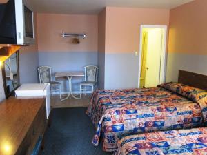 Postel nebo postele na pokoji v ubytování Norfolk Motel