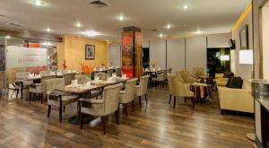 Um restaurante ou outro lugar para comer em Studio Hotel Boutique