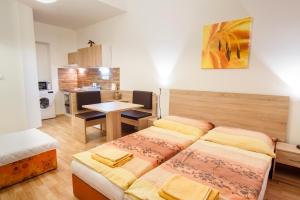 Кровать или кровати в номере Apartmány - Penzion Smetanka