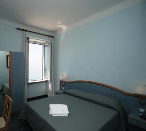 Tempat tidur dalam kamar di Hotel Savoy