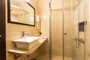 Kylpyhuone majoituspaikassa Hotel Villa Boyana - Free Parking