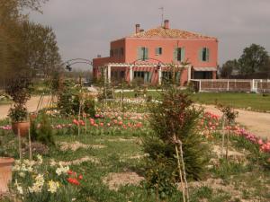 Vonkajšia záhrada v ubytovaní Hotel Santa Coloma del Camino
