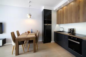 Kuchyň nebo kuchyňský kout v ubytování Calamo Park, Apartamenty z klimatyzacją
