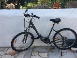 a bike parked next to a white wall at ribeira dos marinheiros amarelo in Sintra