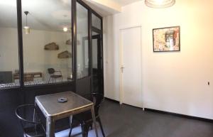 a room with a table and chairs and a mirror at L'Atelier in Le Mans
