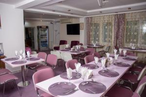 Restaurace v ubytování Amethyst House Therme & Bucharest Otopeni Airport