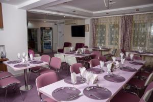 Restaurace v ubytování Amethyst House Therme & Bucharest Otopeni Airport